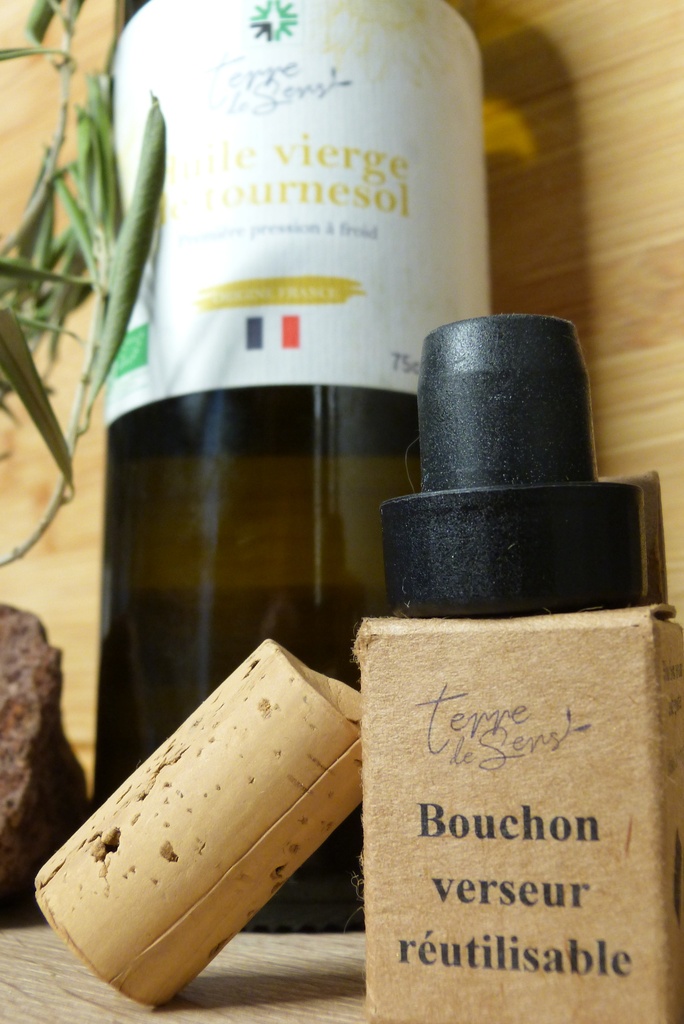 Bouchon verseur noir bouteille pour C/R + étui à suspente